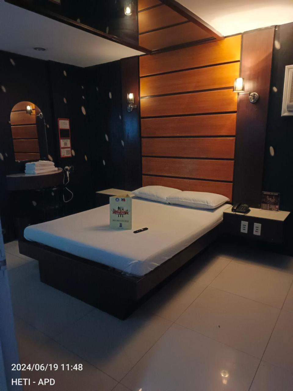 Harts Hotel-Quezon City Exterior photo