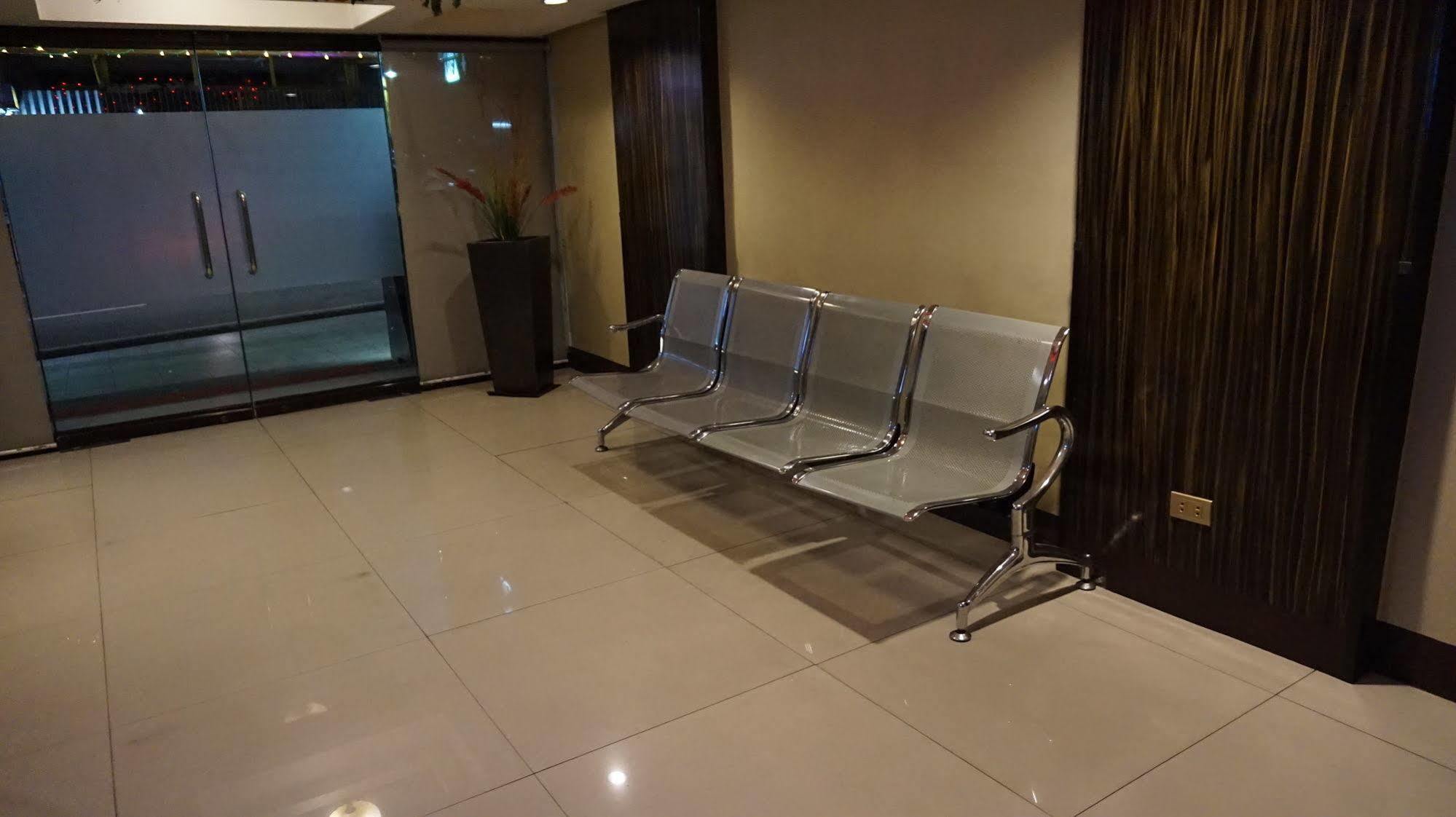 Harts Hotel-Quezon City Exterior photo
