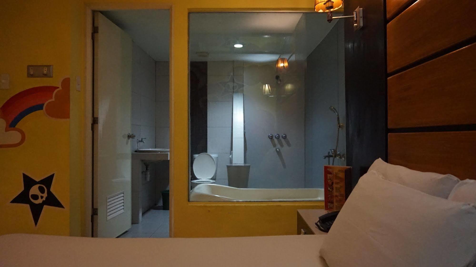 Harts Hotel-Quezon City Exterior photo