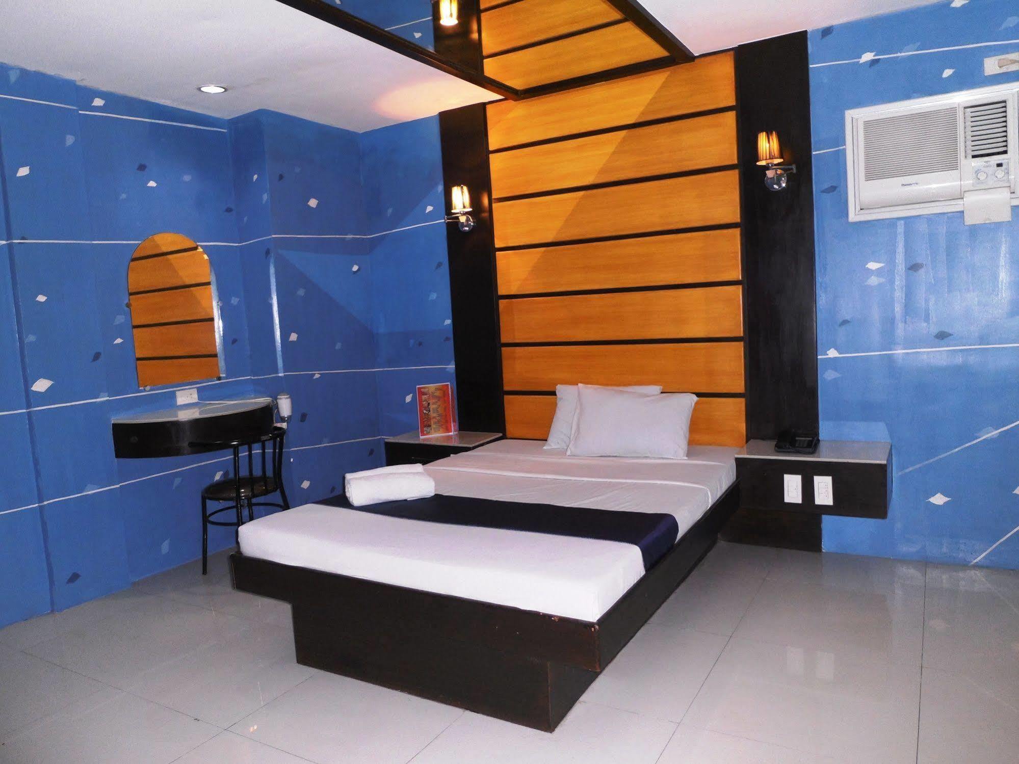 Harts Hotel-Quezon City Exterior photo