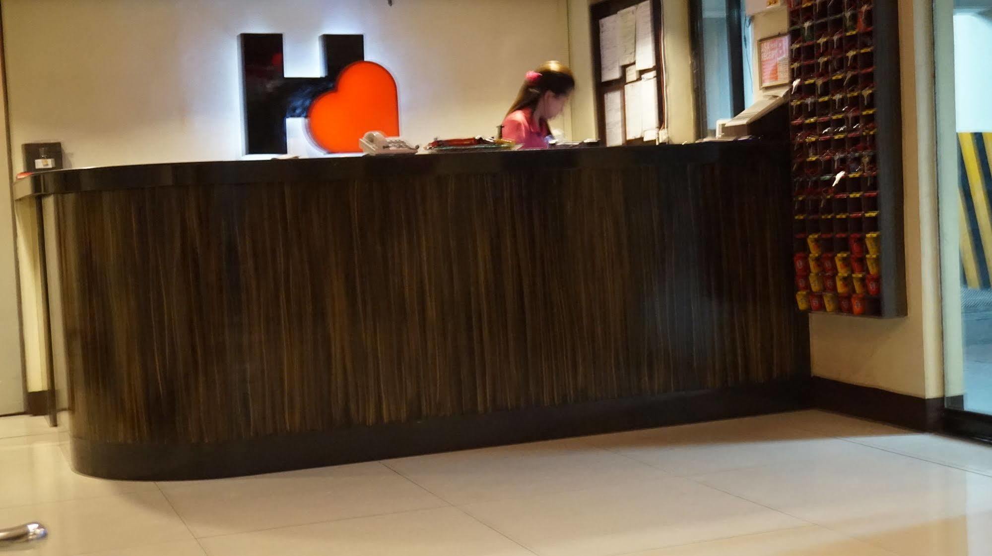 Harts Hotel-Quezon City Exterior photo