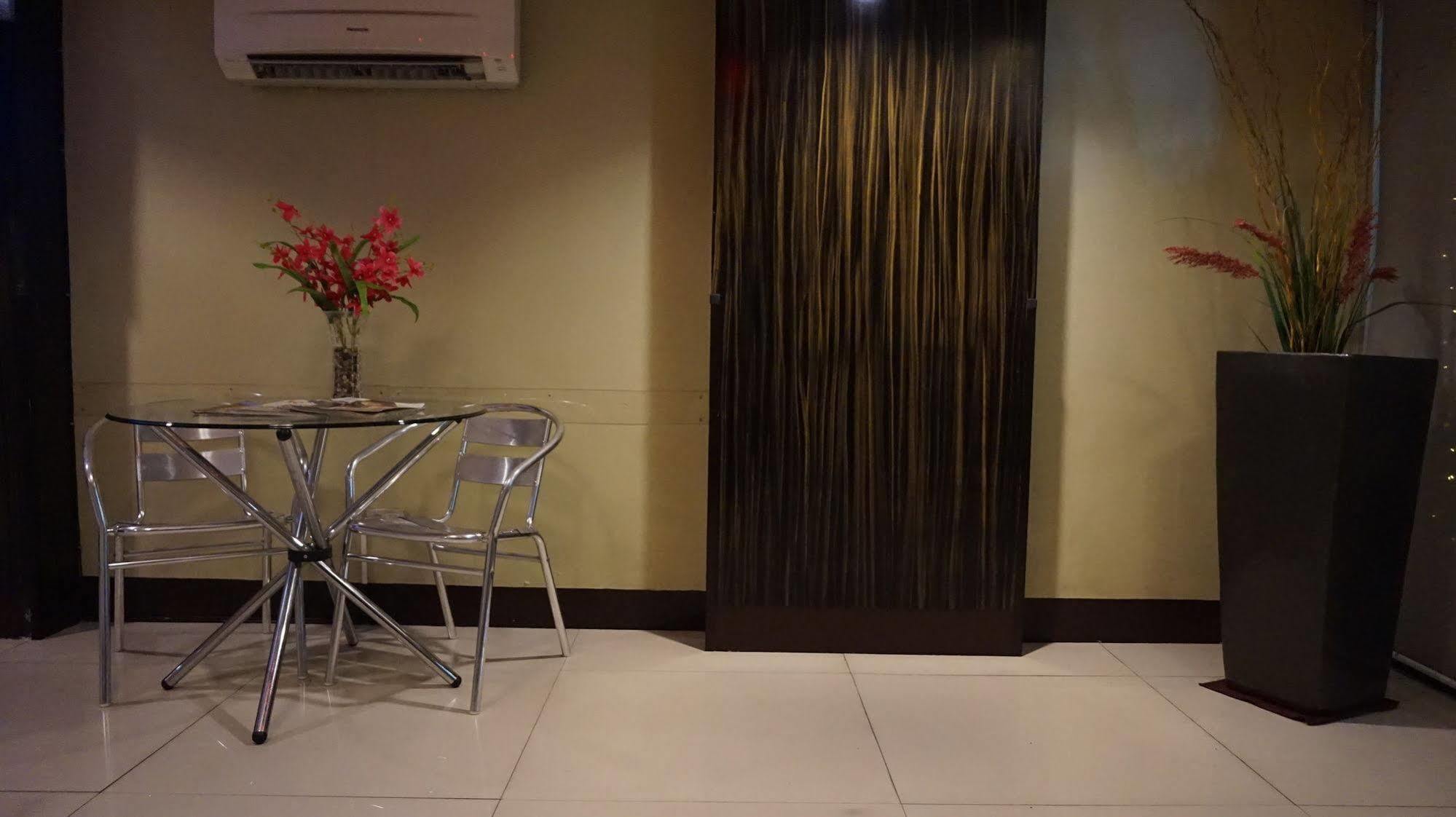 Harts Hotel-Quezon City Exterior photo