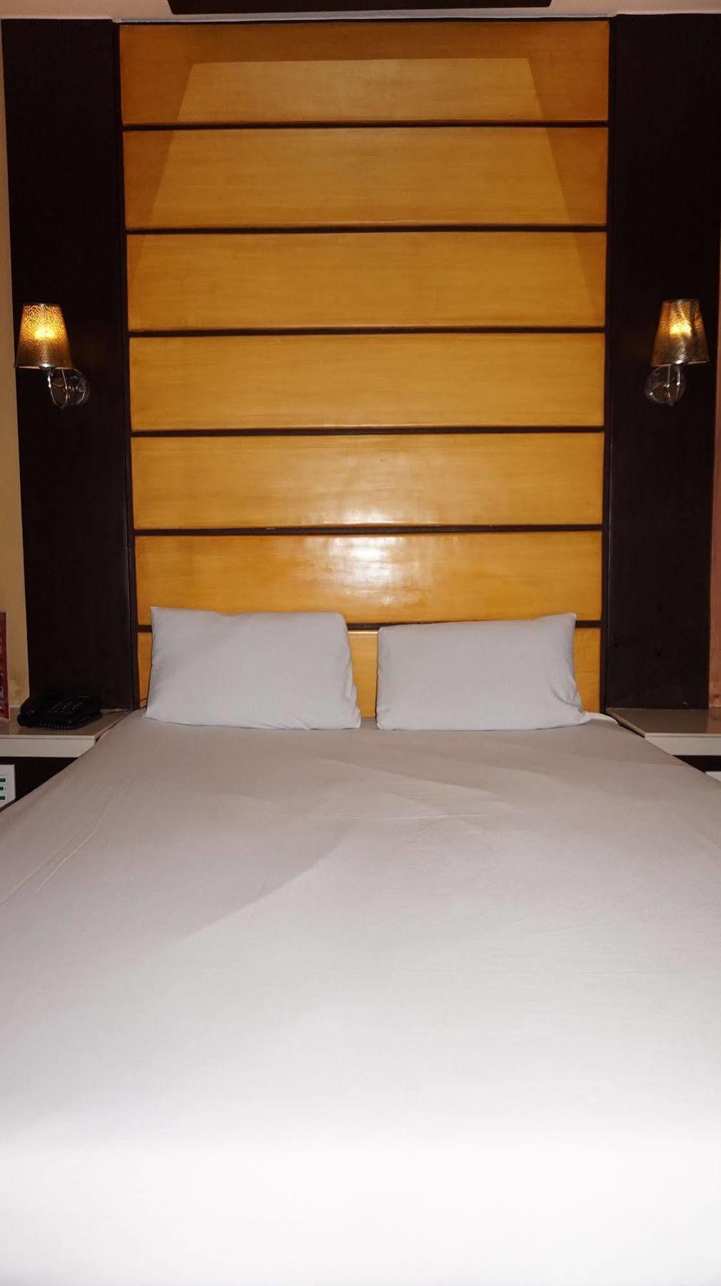 Harts Hotel-Quezon City Exterior photo